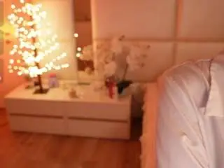 Lilycollins18  live sex cam