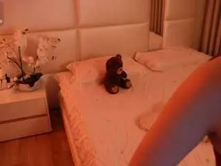 Lilycollins18  live sex cam