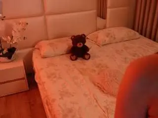Lilycollins18  live sex cam