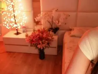 Lilycollins18  live sex cam