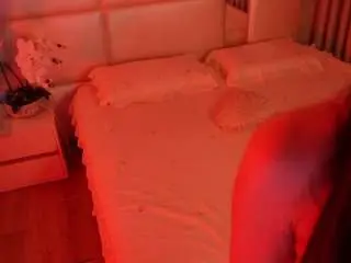 Lilycollins18  live sex cam