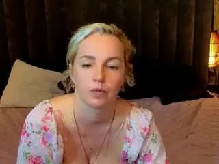 Alaskaallila  live sex cam