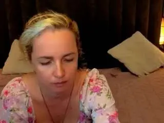 Alaskaallila  live sex cam