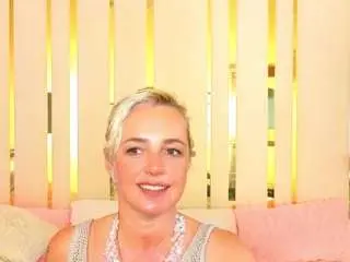 Alaskaallila  live sex cam