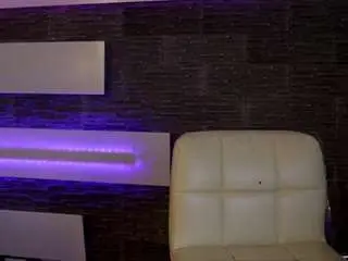 Foxxy-milf  live sex cam