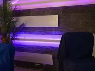 Foxxy-milf  live sex cam