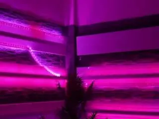 Foxxy-milf  live sex cam