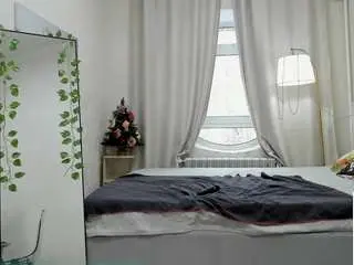 Milf-tea  live sex cam