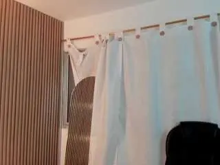 Sara-xxx  live sex cam