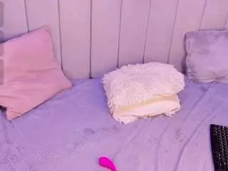 Seshat-hitt  live sex cam