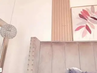 Seshat-hitt  live sex cam