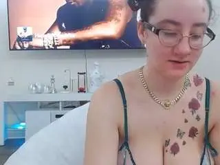 Adafontaine18  live sex cam