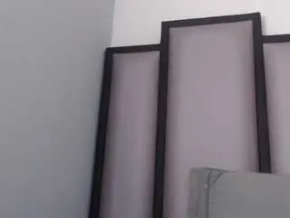 Lucy-23  live sex cam