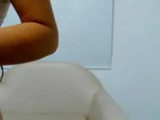 Lucy-23  live sex cam