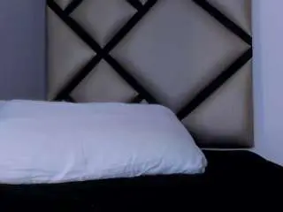 Lucy-23  live sex cam