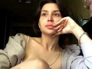 Yadiraswarm  live sex cam