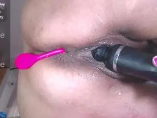 Hotmilfsquirt  live sex cam