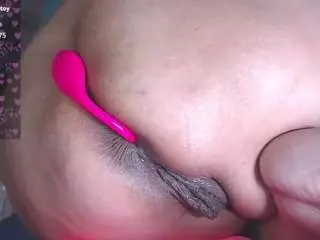 Hotmilfsquirt  live sex cam