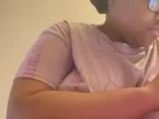 Thickshyt  live sex cam