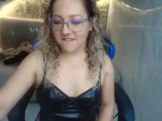 Rubia-encantada-r  live sex cam