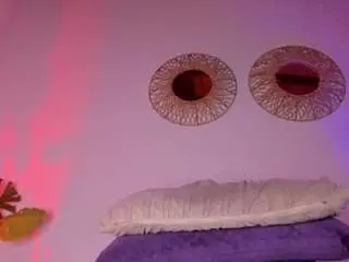 Shybootty18  live sex cam