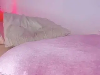 Shybootty18  live sex cam