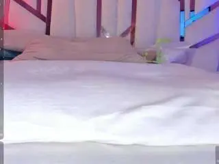 Shybootty18  live sex cam