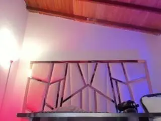 Shybootty18  live sex cam