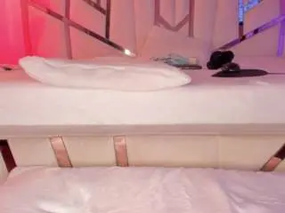 Shybootty18  live sex cam
