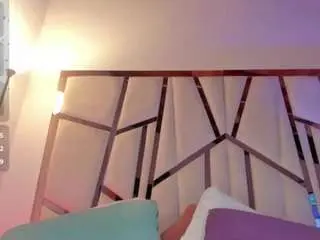 Shybootty18  live sex cam