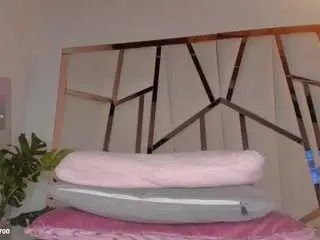 Shybootty18  live sex cam