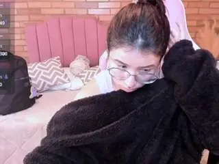 Amyjonnes  live sex cam