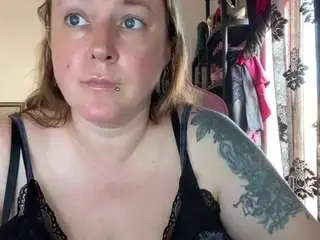 Kisica  live sex cam