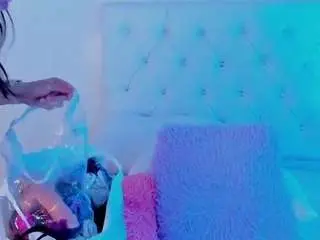 Leahcollins  live sex cam