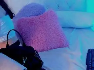 Leahcollins  live sex cam