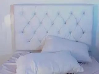 Leahcollins  live sex cam