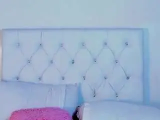 Leahcollins  live sex cam