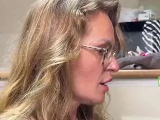 Nadin4  live sex cam