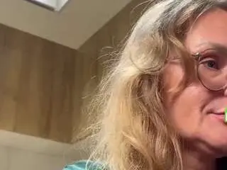 Nadin4  live sex cam