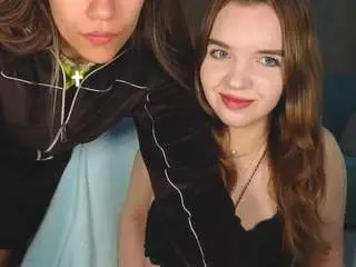 Henny-cs  live sex cam