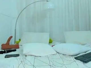 Tinawayne  live sex cam