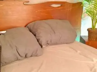 Alison-mooon  live sex cam