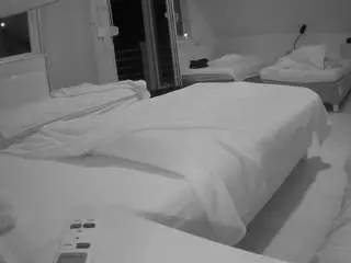Voyeurcam-julmodels-bed-2  live sex cam