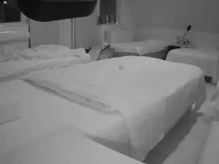 Voyeurcam-julmodels-bed-2  live sex cam