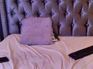 Isabella3020  live sex cam