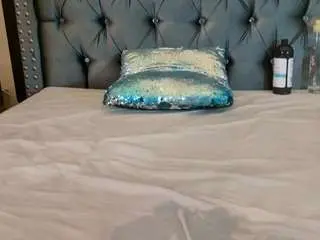 Isabella3020  live sex cam