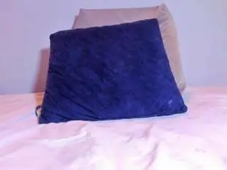 Karlaliones99  live sex cam