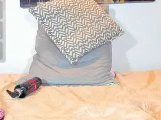 Karlaliones99  live sex cam