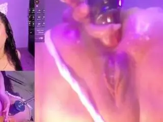 Roxy-licious  live sex cam