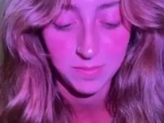 Daisyjones77  live sex cam